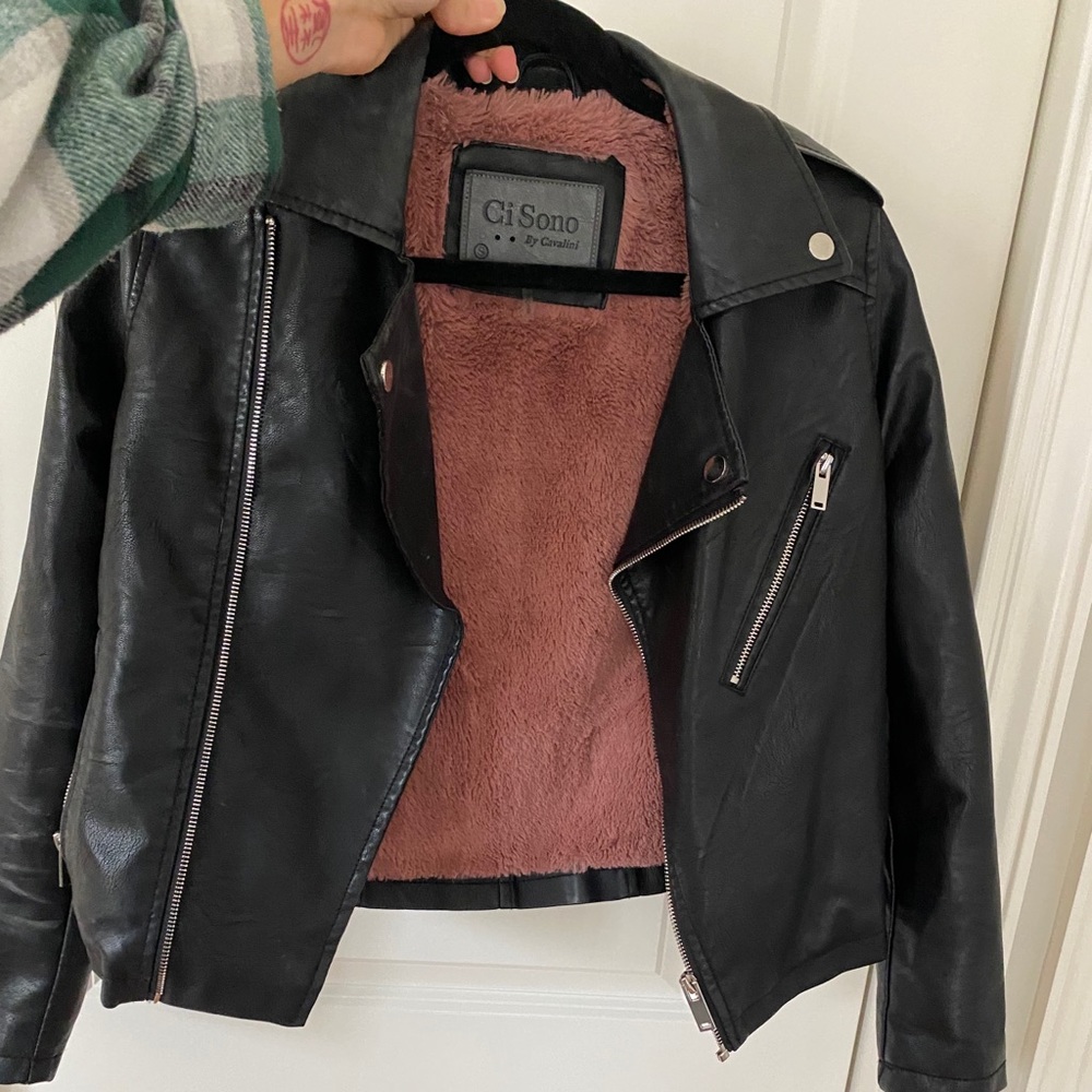 Leather jacket. Fur inside